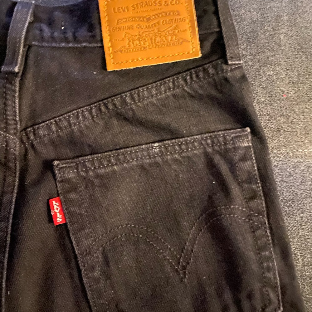Levi’s black denim shorts (bought at urban outfitters)